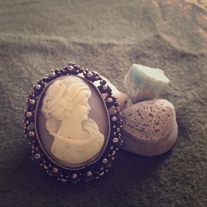 Victorian cameo style brooch